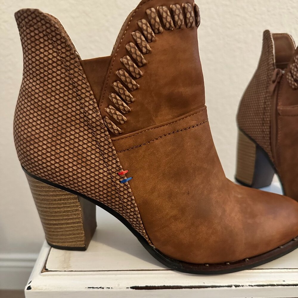 Extreme Bootie brown/camel Ankle Heel size 9 LN